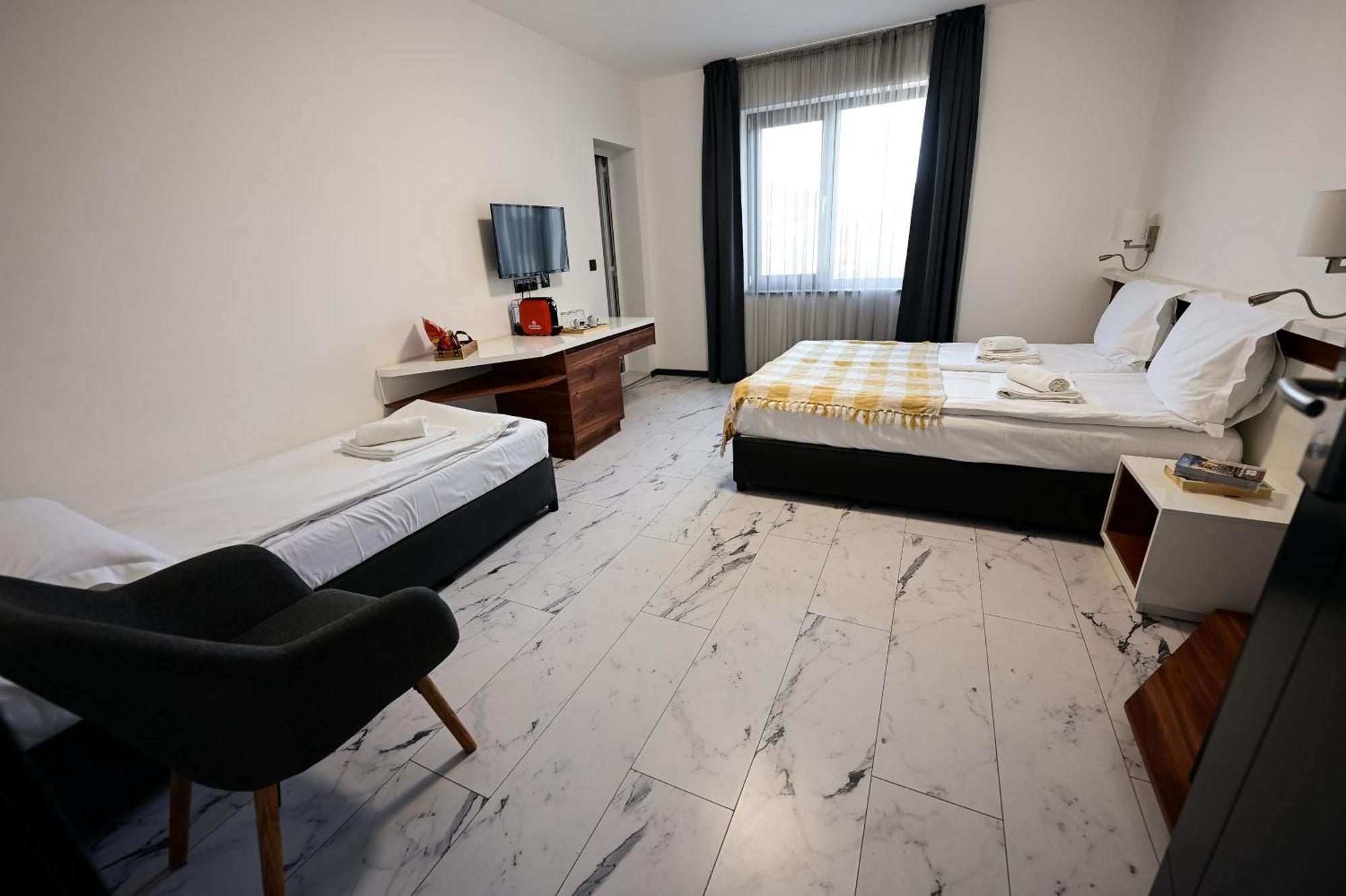 Rubo Hotel Shumen Exteriör bild